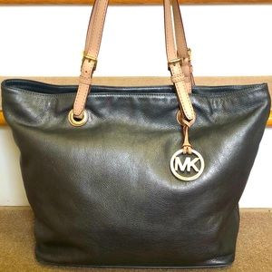 ❤️CLEARANCE🌺Michael Kors RARE Jet Set leather tote